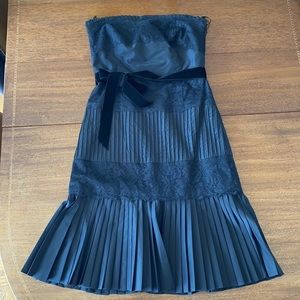 Perfect for the holidays!
Banana republic party dress